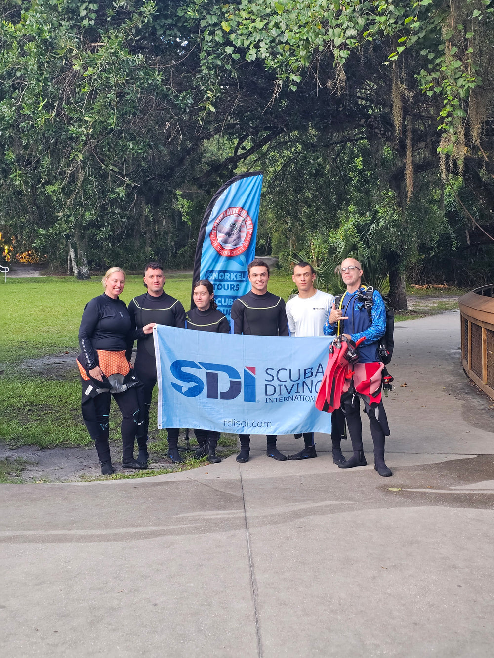 Florida Dive Company SDI Open Water students with their instructor